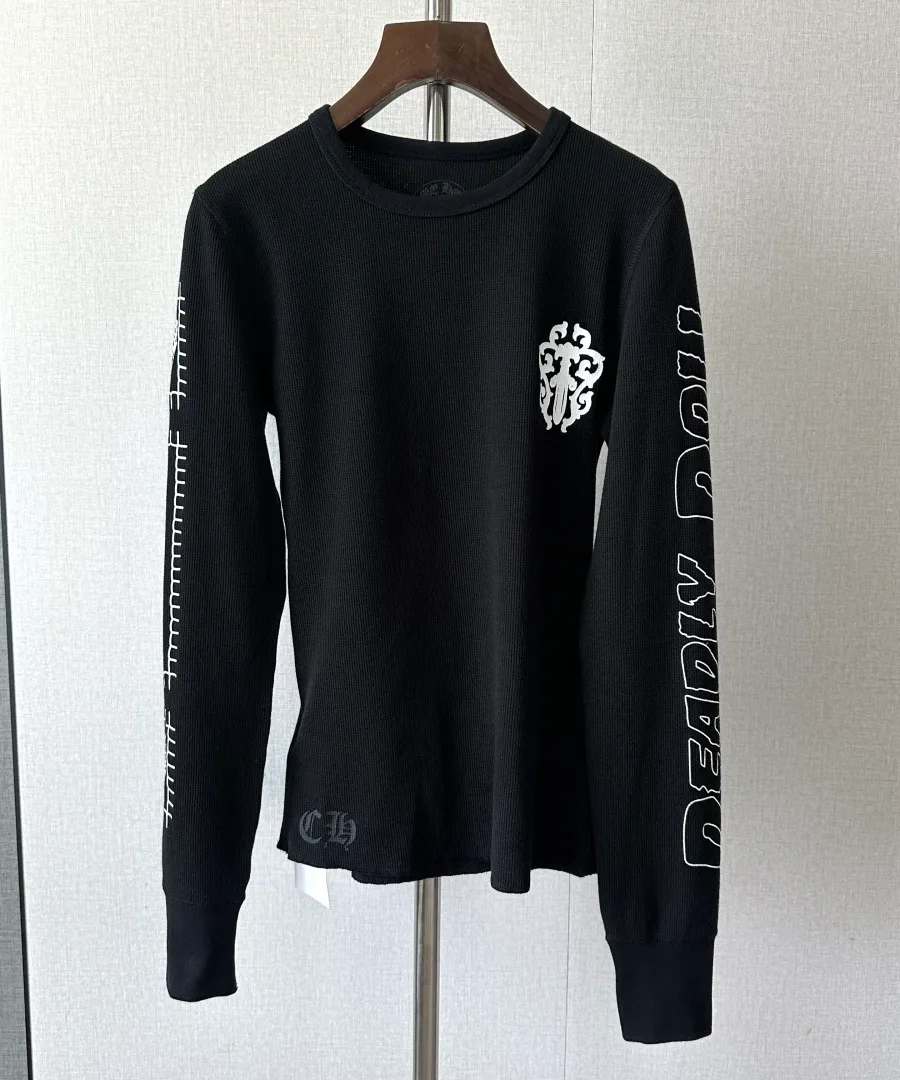 Черный лонгслив Chrome Hearts Deadly Doll на вешалке, вид спереди