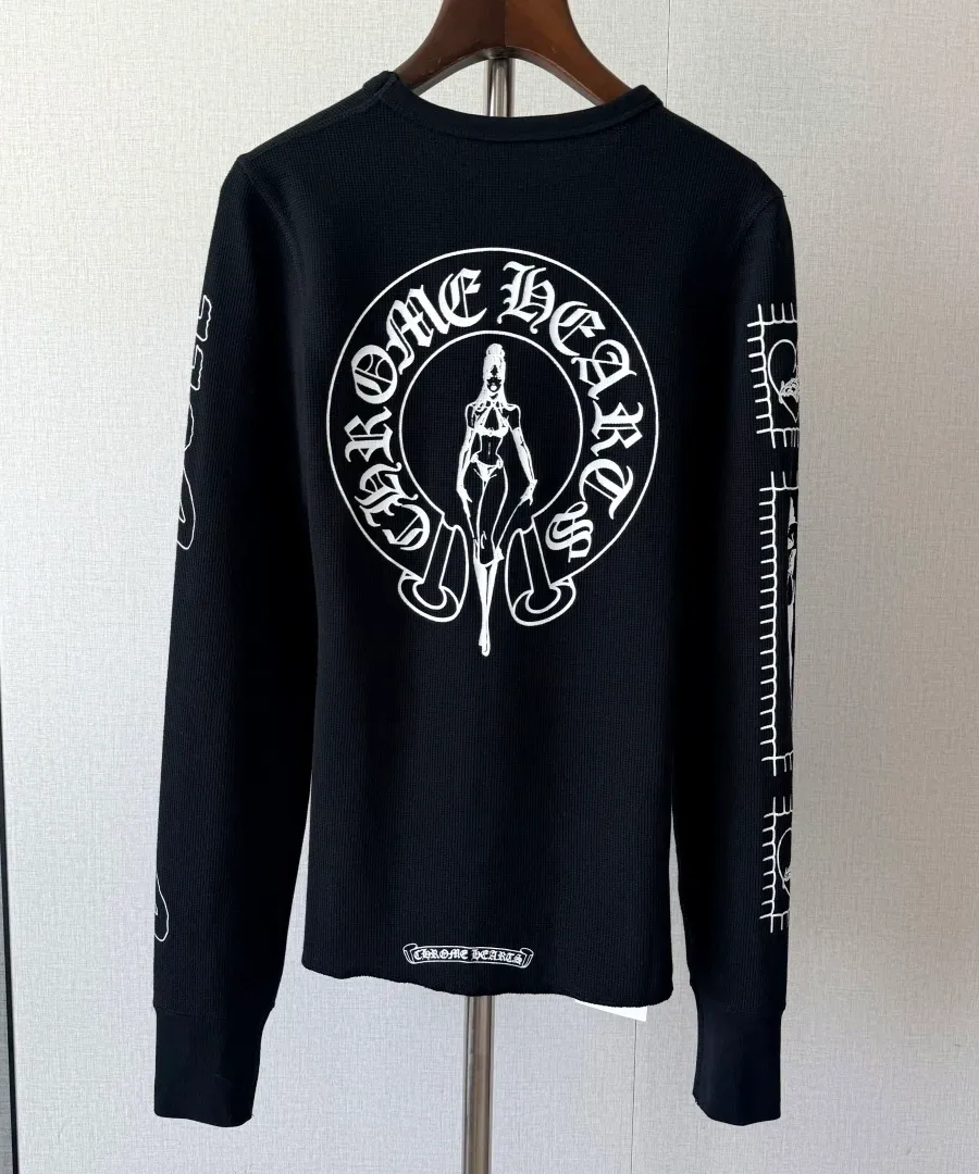 Черный лонгслив Chrome Hearts Deadly Doll на вешалке, вид сзади