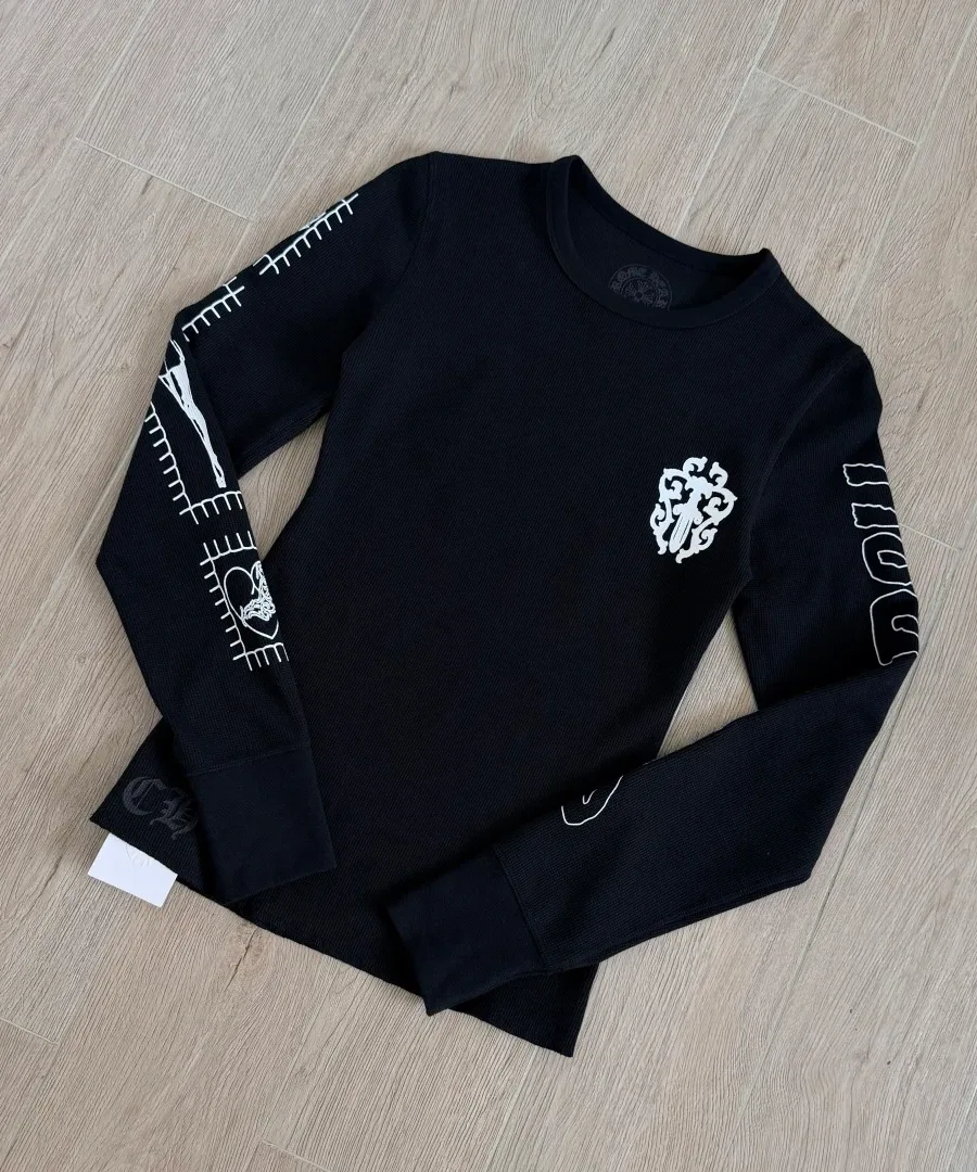 Черный лонгслив Chrome Hearts Deadly Doll, вид под углом