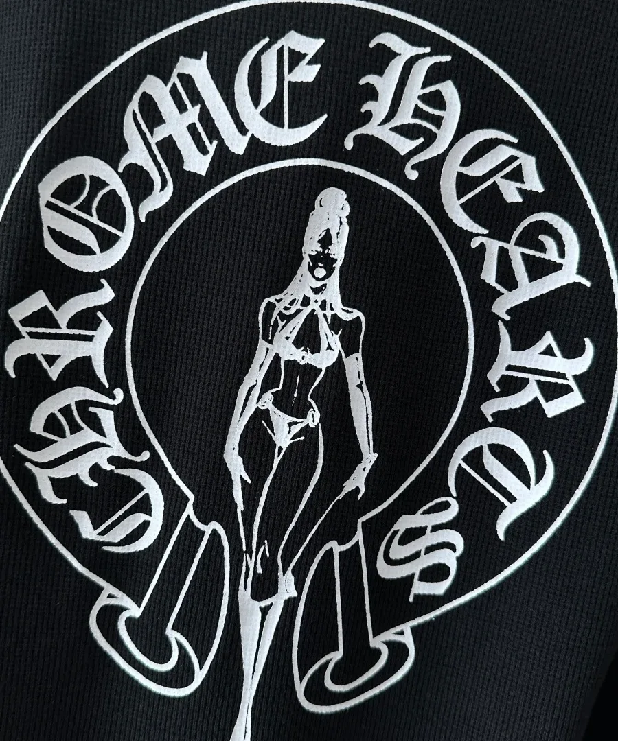 Принт с девушкой на спине черного лонгслива Chrome Hearts Deadly Doll