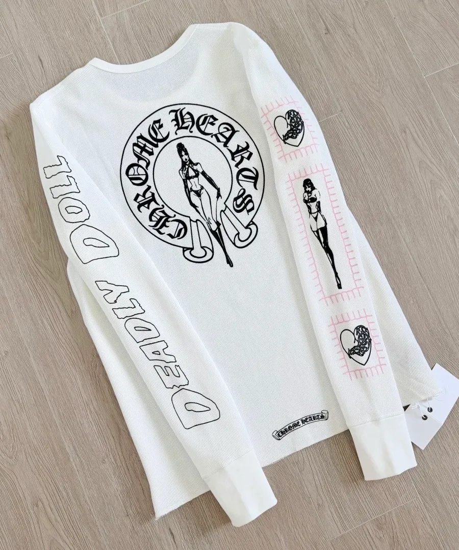 Белый лонгслив Chrome Hearts Deadly Doll, разложенный вид сзади