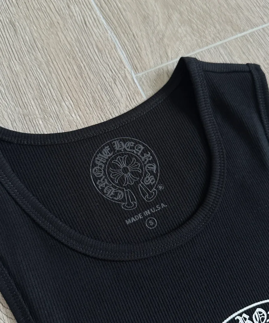 Внутренний принт с логотипом на черной майке Chrome Hearts