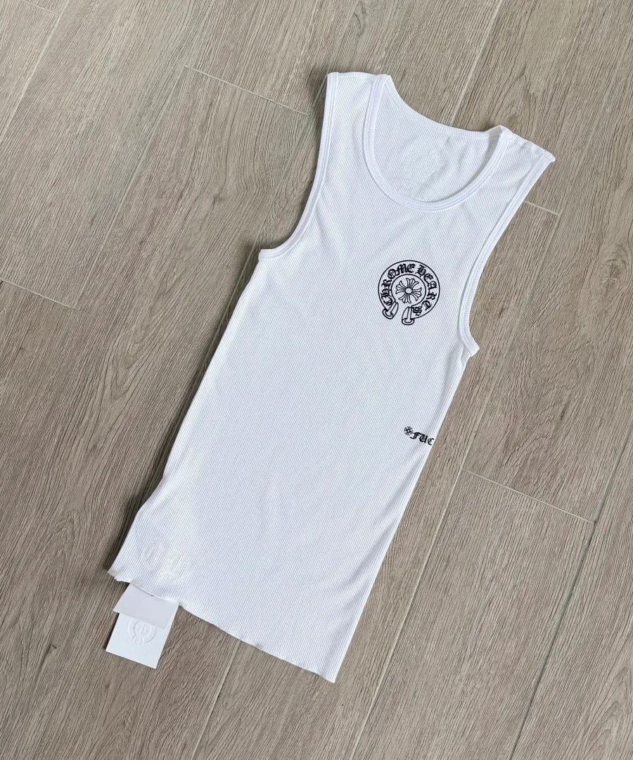 Белая майка Chrome Hearts, вид спереди под углом