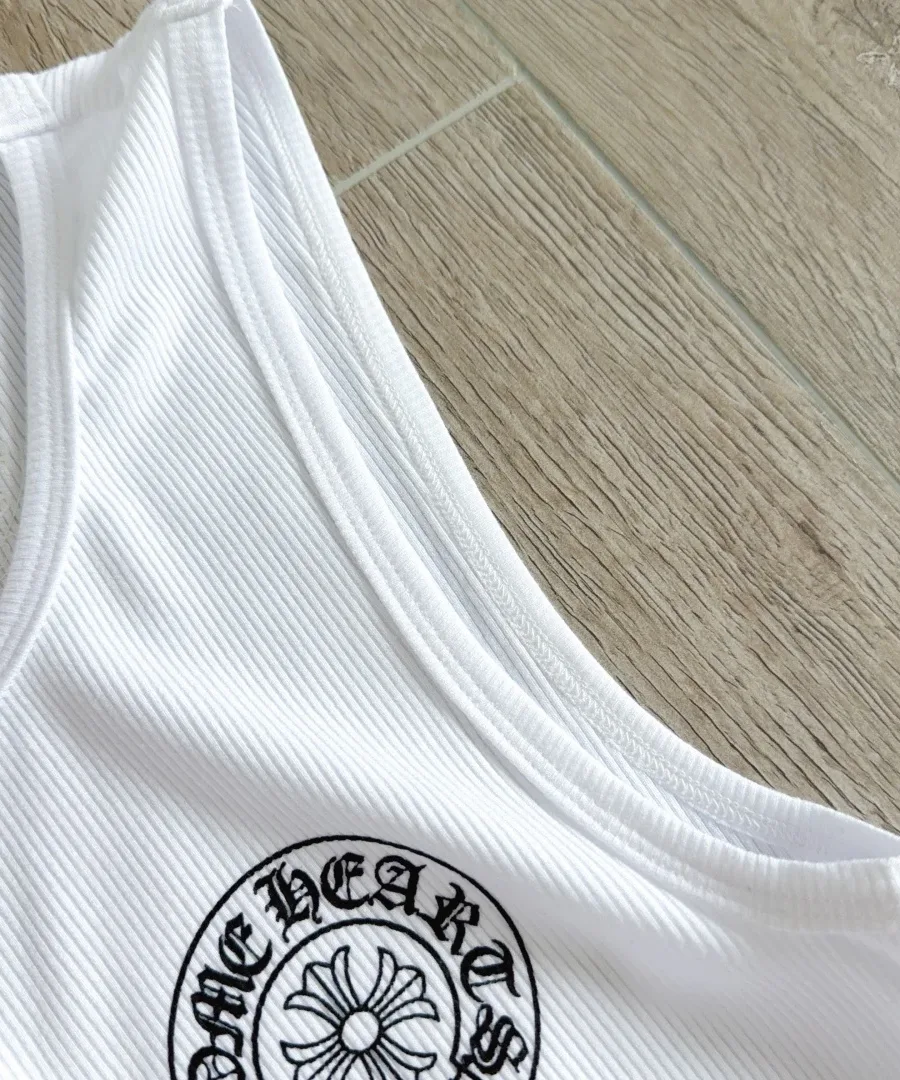 Деталь проймы белой майки Chrome Hearts