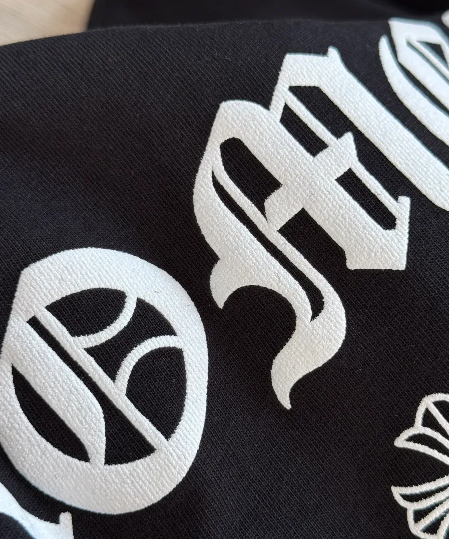 Принт с крестом на черной футболке Chrome Hearts