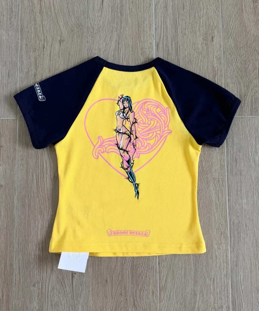 Женская футболка Chrome Hearts x Deadly Doll, вид со спины с принтом девушки