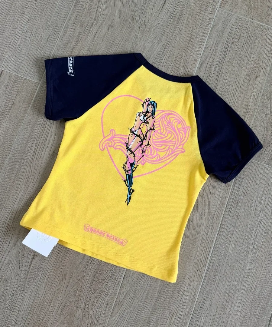 Женская футболка Chrome Hearts x Deadly Doll, вид со спины под углом