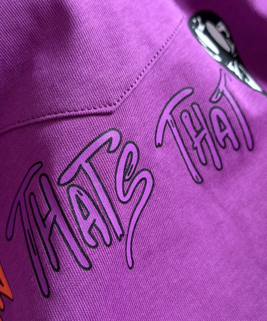 Деталь принта под карманом футболки Chrome Hearts x Matty Boy