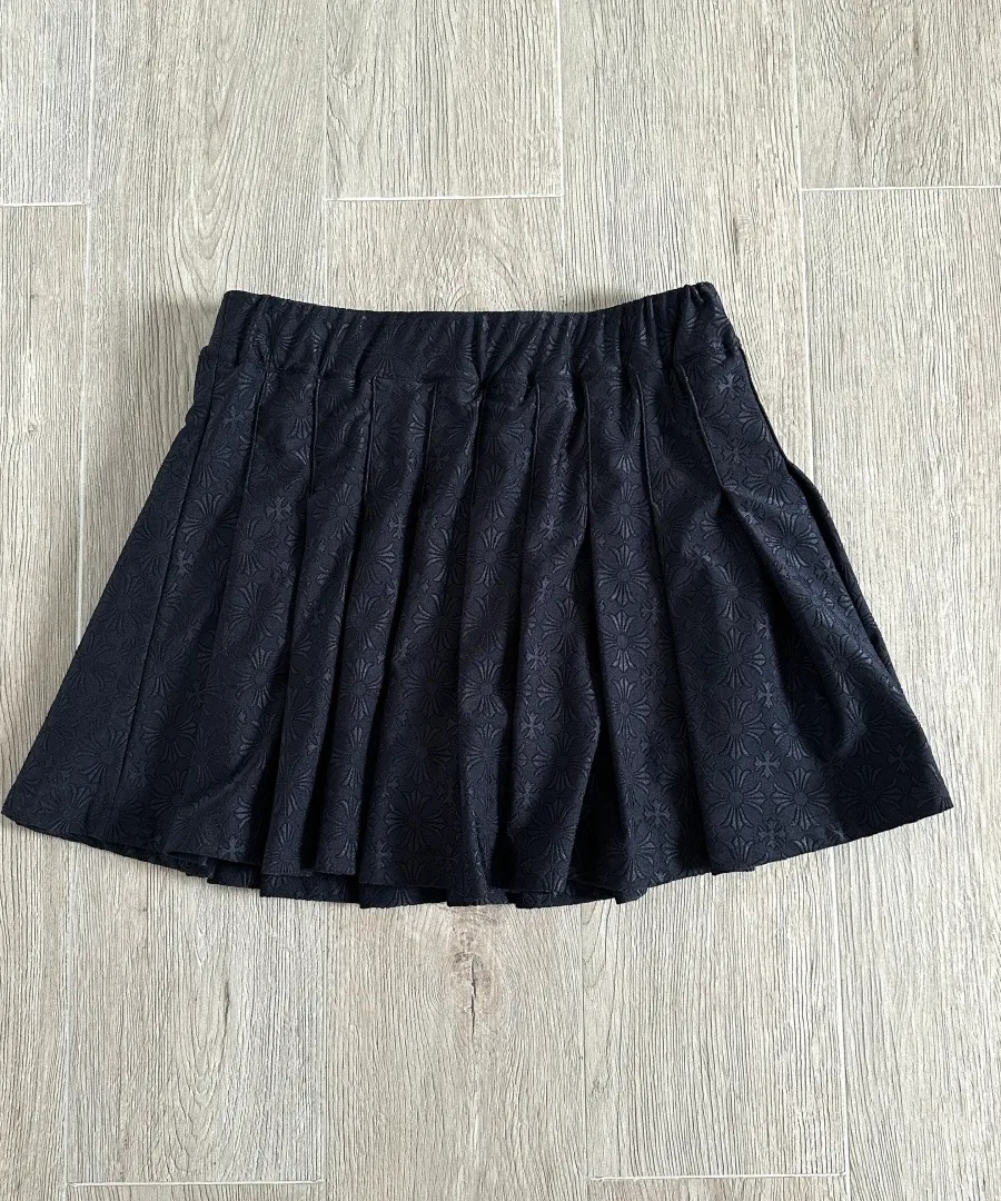 Черная плиссированная юбка Chrome Hearts, общий вид