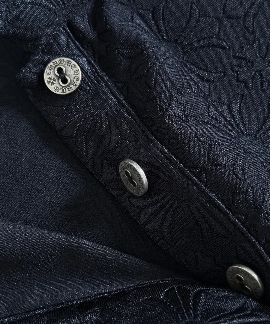 Серебряные пуговицы 925 пробы на юбке Chrome Hearts