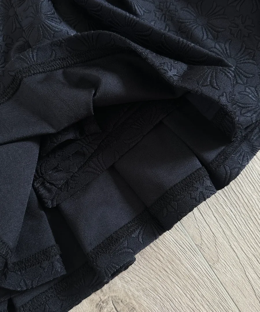 Внутренняя отделка и подкладка юбки Chrome Hearts