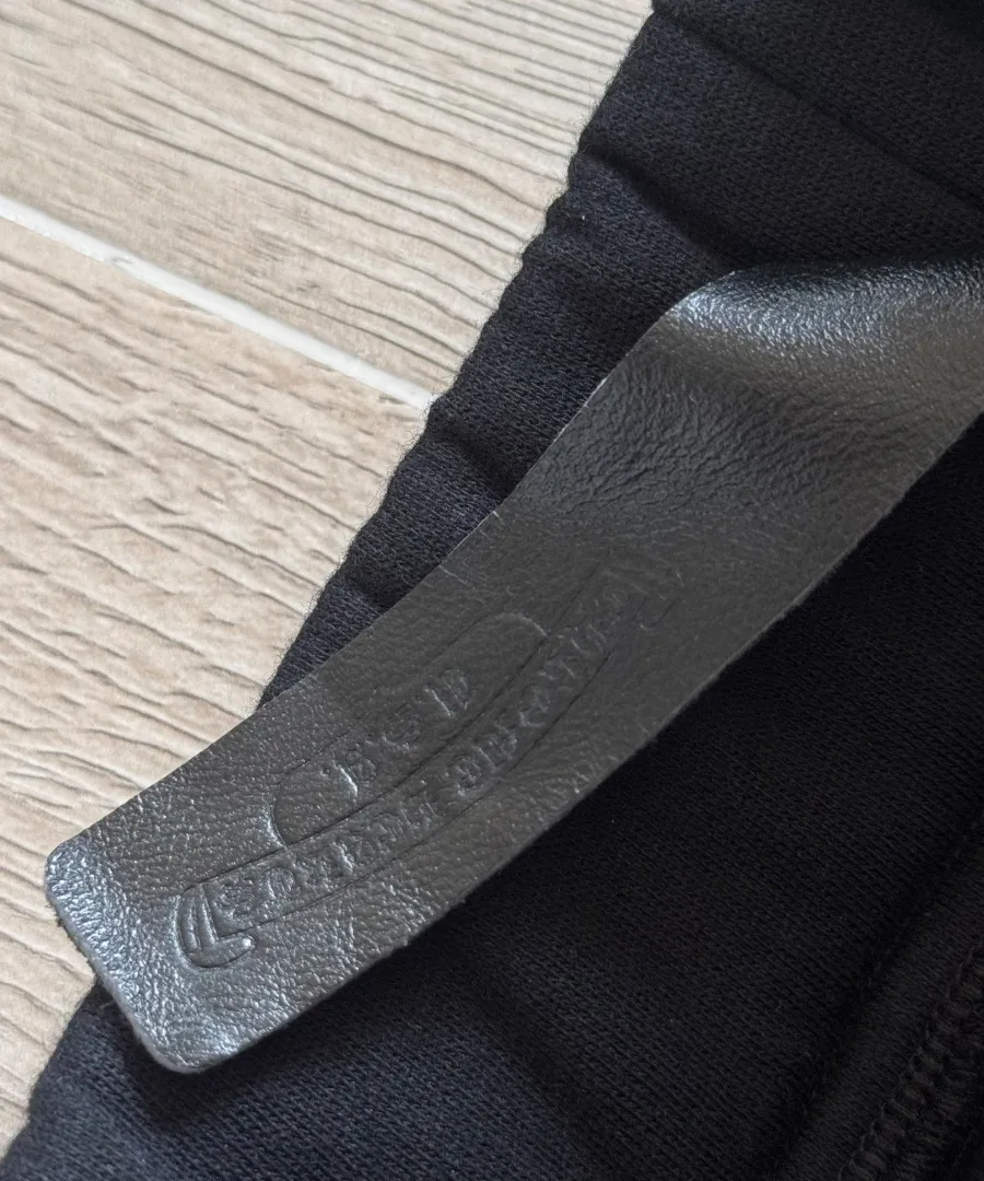 Кожаный ярлык с тиснением Chrome Hearts