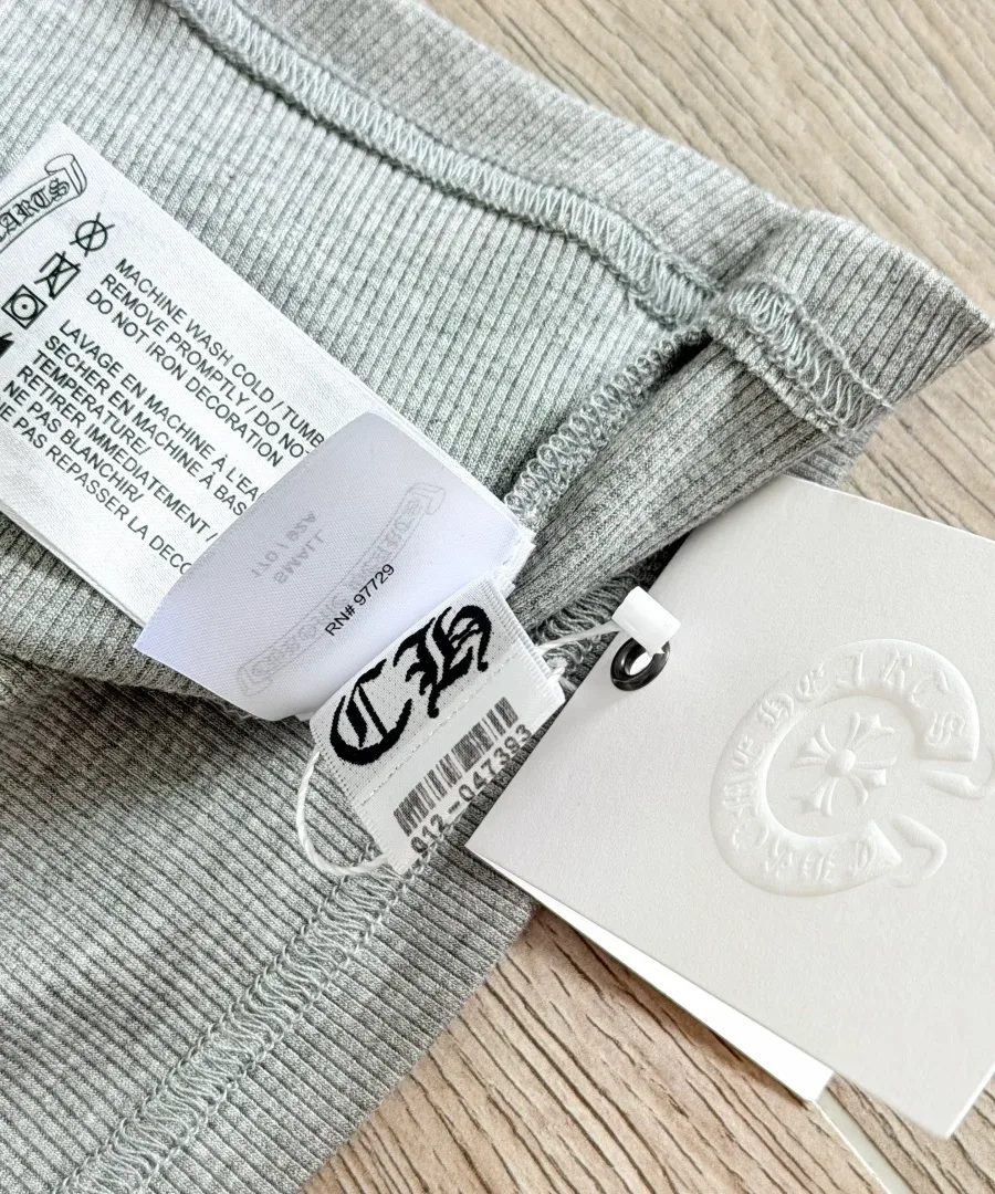 Внутренние бирки серой майки Chrome Hearts