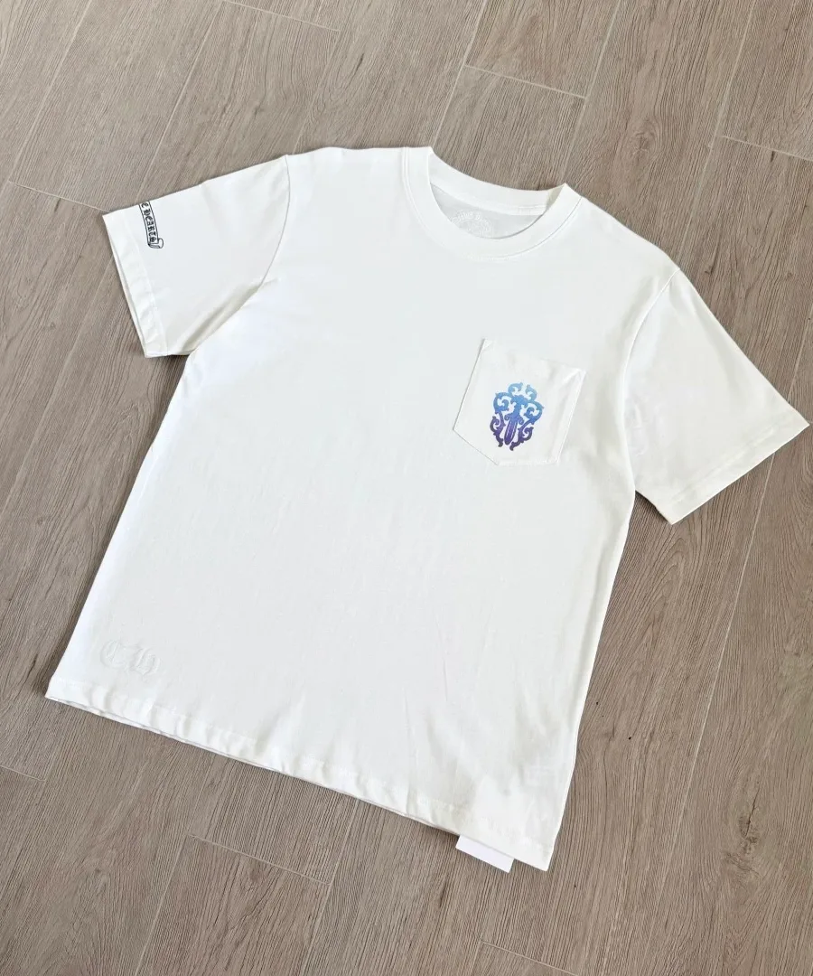 Белая футболка Chrome Hearts под углом