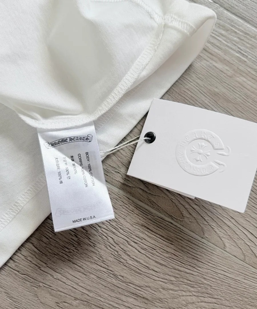 Бирки белой футболки Chrome Hearts