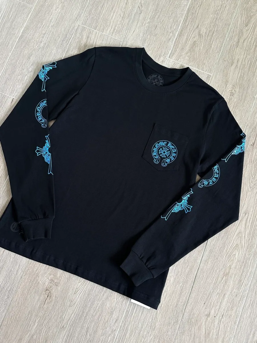 Черный хлопковый лонгслив Chrome Hearts CH23SS, вид под углом