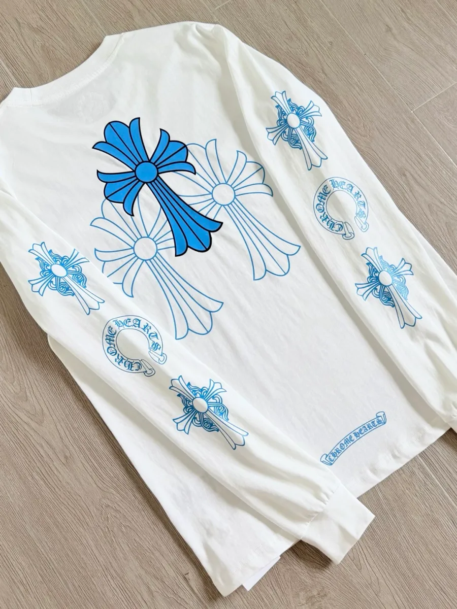 Белый лонгслив Chrome Hearts CH23SS, вид сзади сбоку