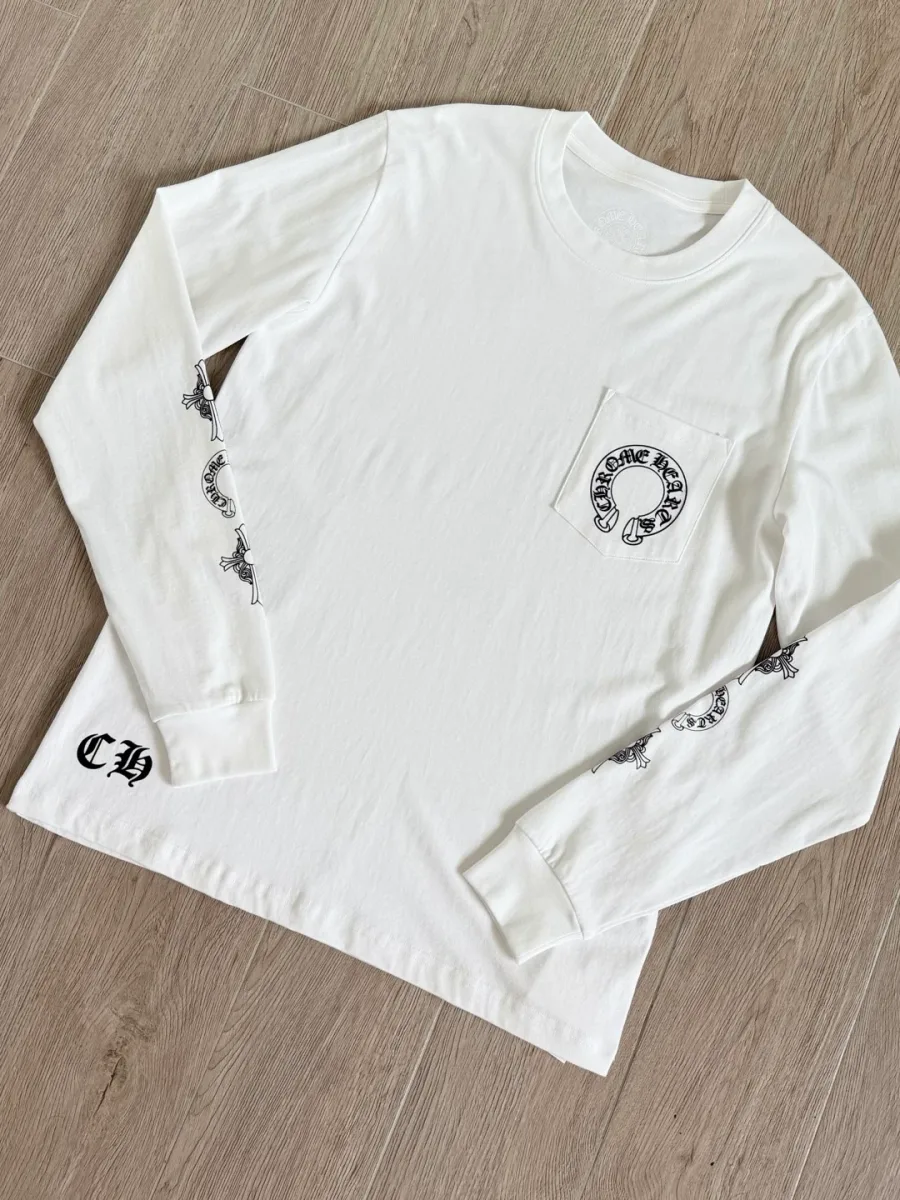 Белый лонгслив Chrome Hearts под углом