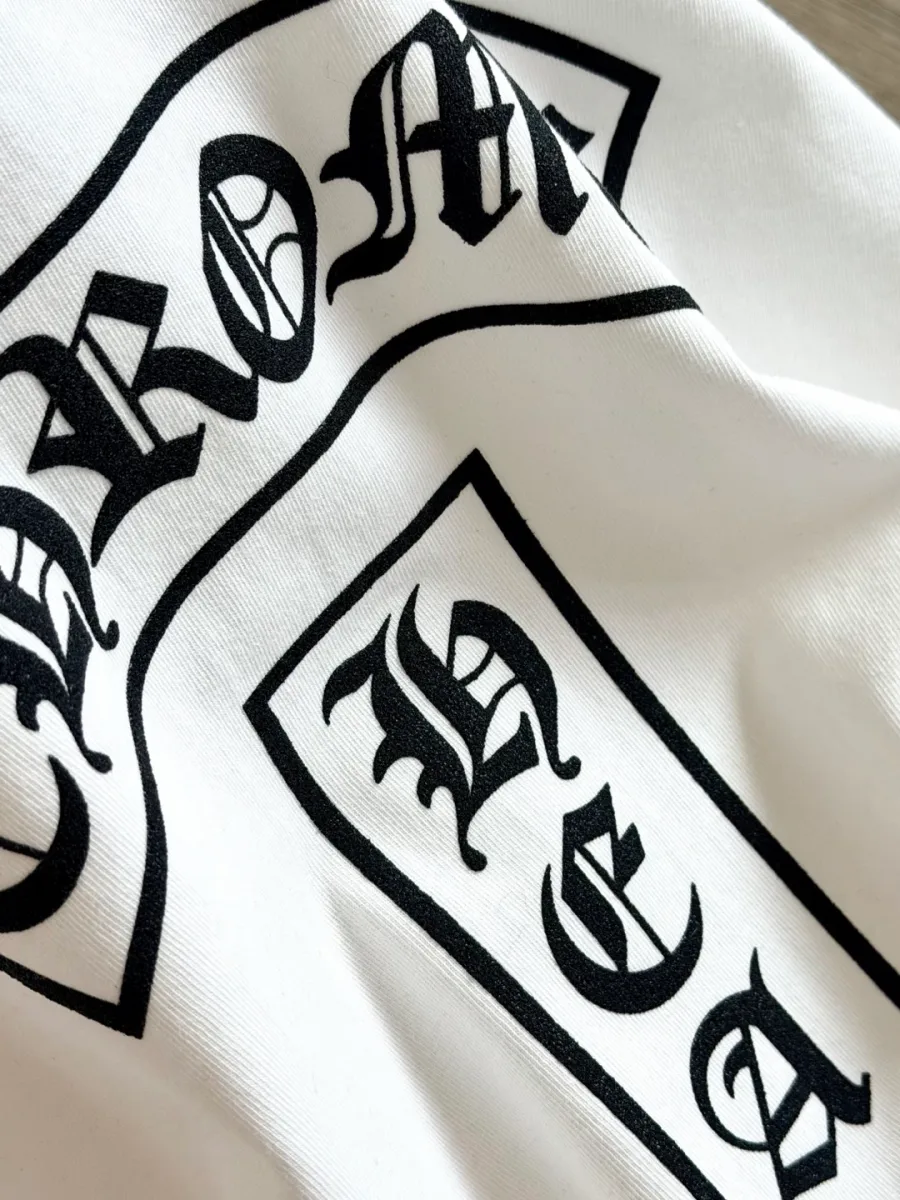 Деталь принта Chrome Hearts