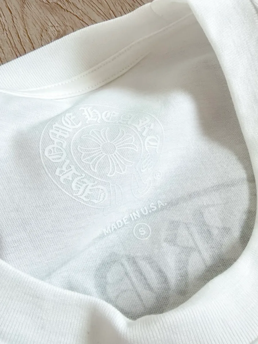 Внутренний принт на горловине лонгслива Chrome Hearts