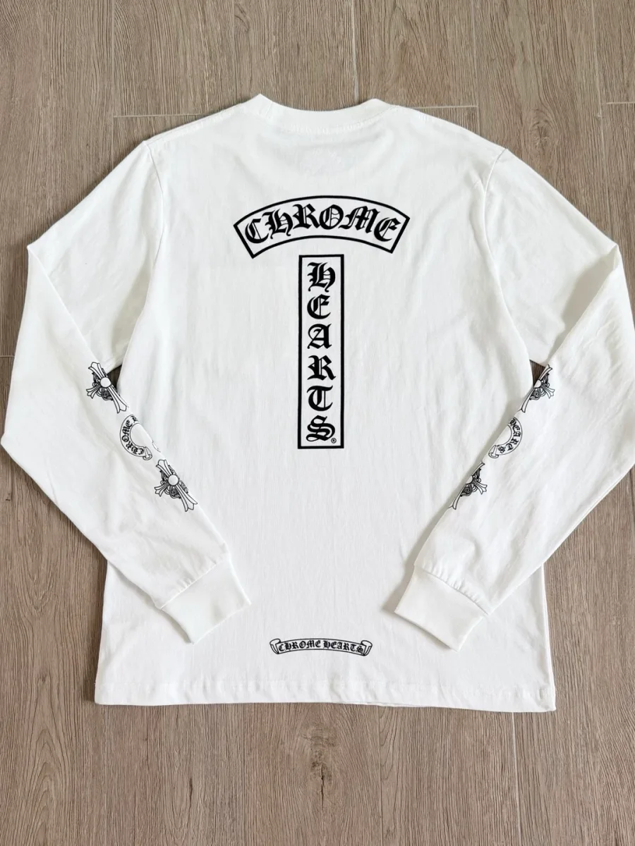 Белый лонгслив Chrome Hearts, вид со спины