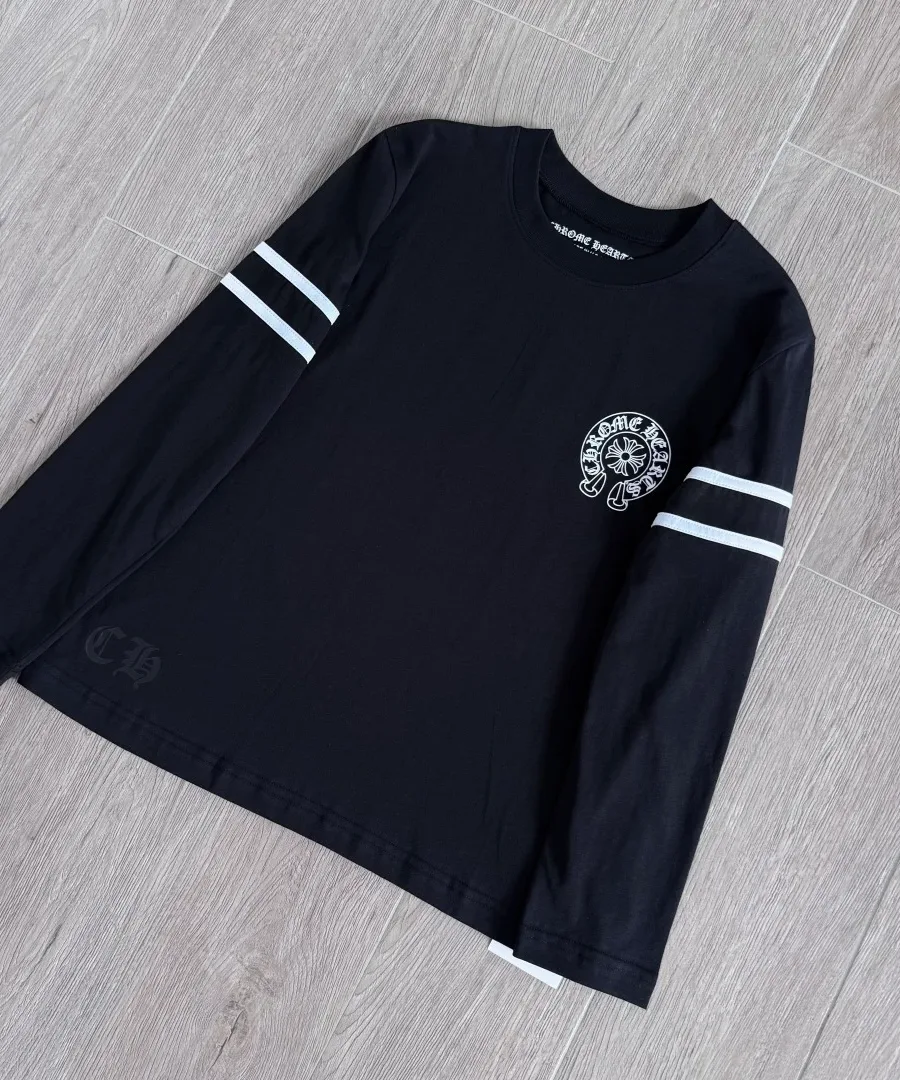 Черный лонгслив Chrome Hearts под углом