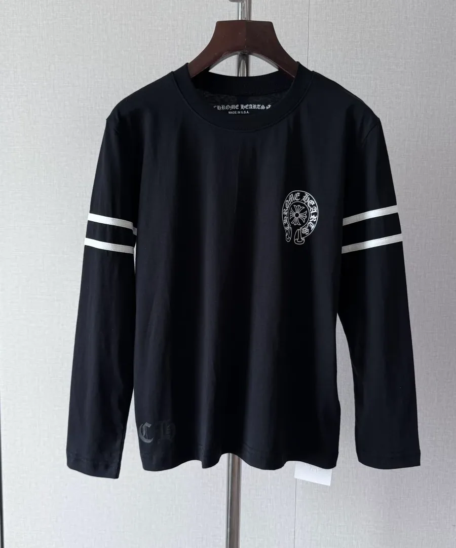 Черный лонгслив Chrome Hearts на вешалке