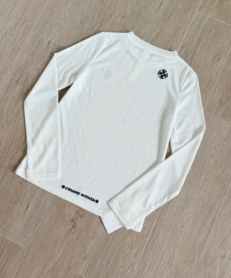Женский лонгслив Chrome Hearts GRP Y белого цвета, вид сзади под углом