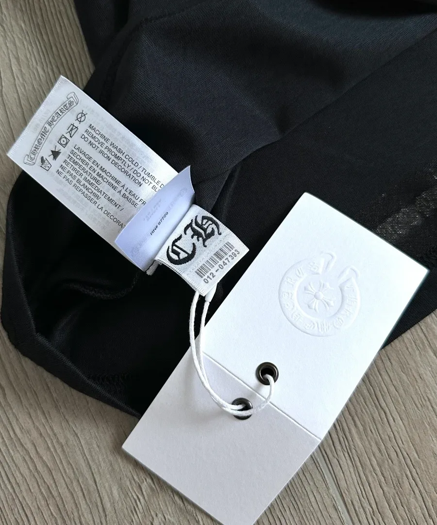 Внутренние бирки черного лонгслива Chrome Hearts GRP Y