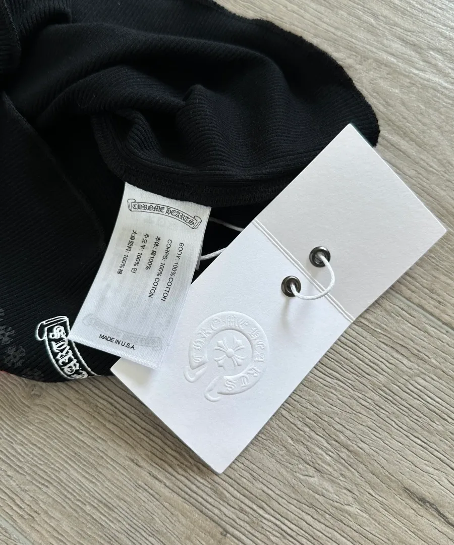 Фирменная бирка и ярлык черного платья Chrome Hearts