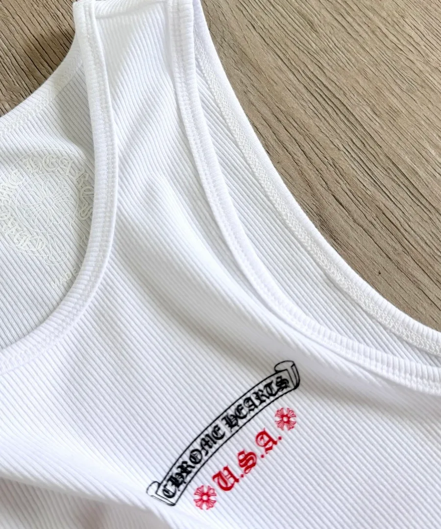 Принт Chrome Hearts U.S.A. на воротнике белого платья