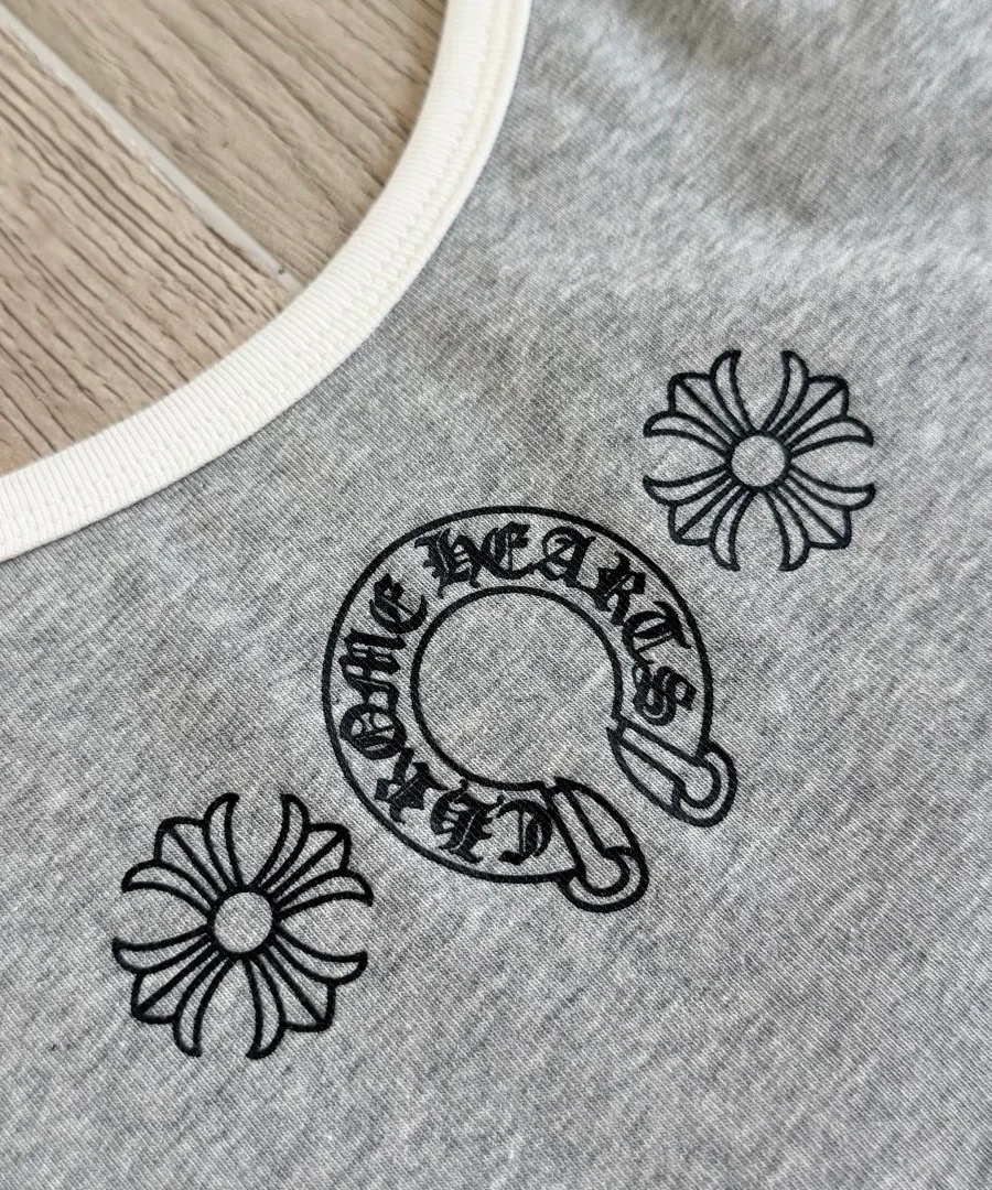 Принт с подковой и цветами на сером платье Chrome Hearts