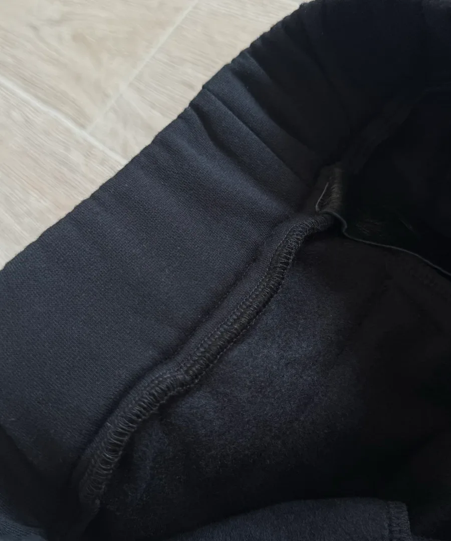 Внутренняя сторона спортивных штанов Chrome Hearts с флисовым начесом