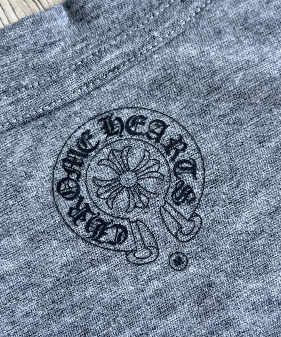Внутренний принт с логотипом Chrome Hearts на горловине