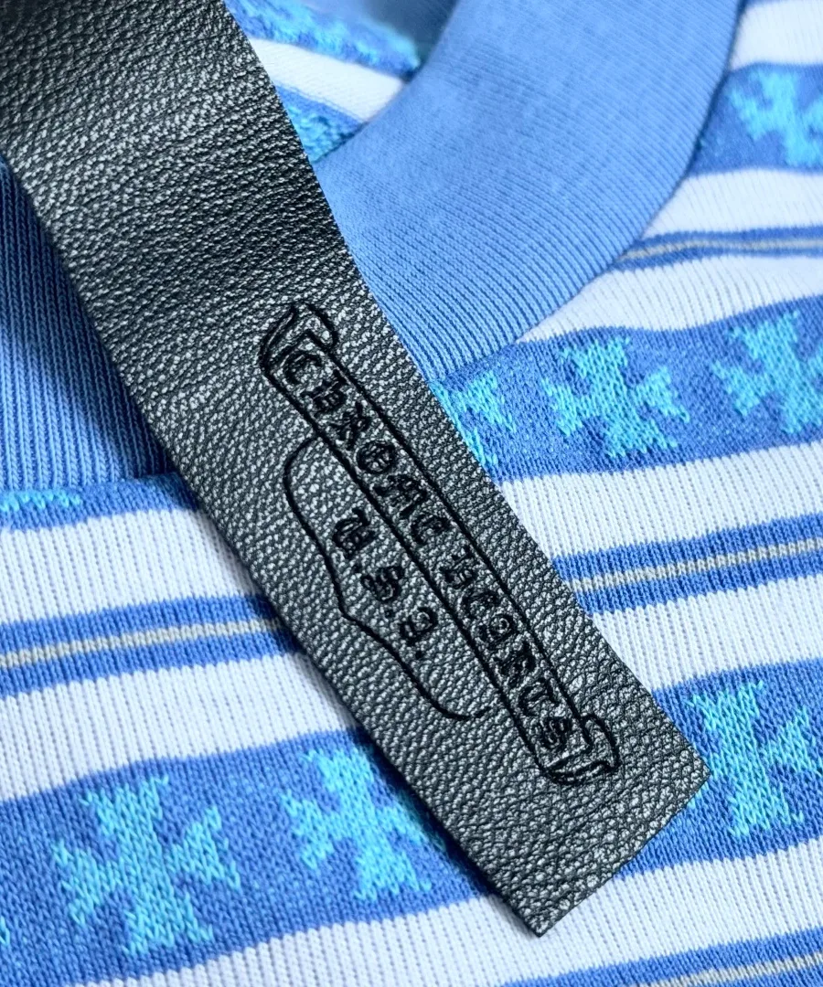 Кожаный патч с тиснением Chrome Hearts на горловине сзади