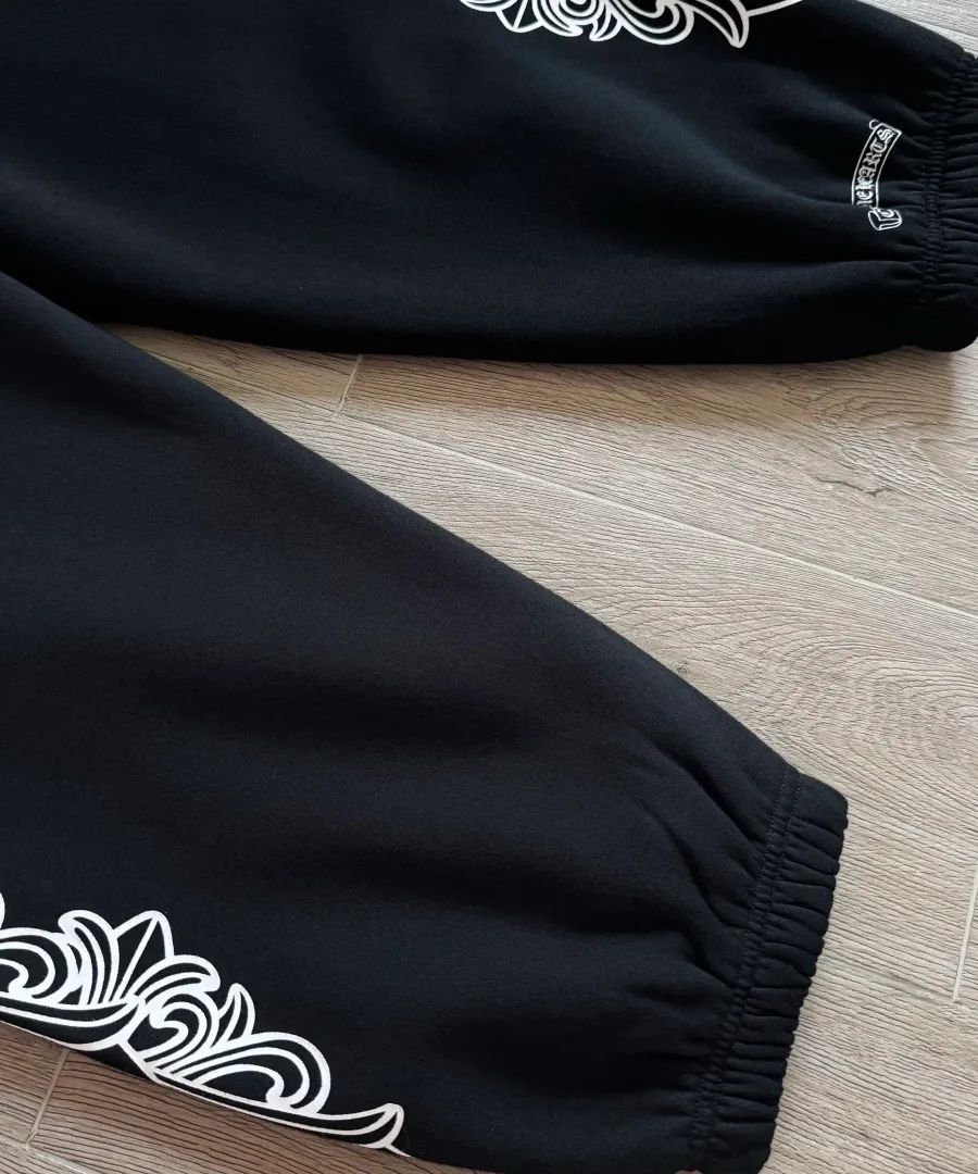 Эластичные манжеты внизу штанин джоггеров Chrome Hearts