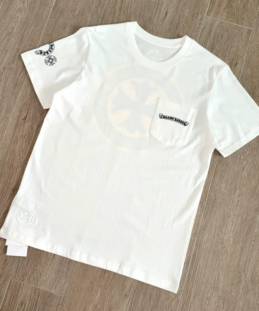 Белая футболка Chrome Hearts под углом