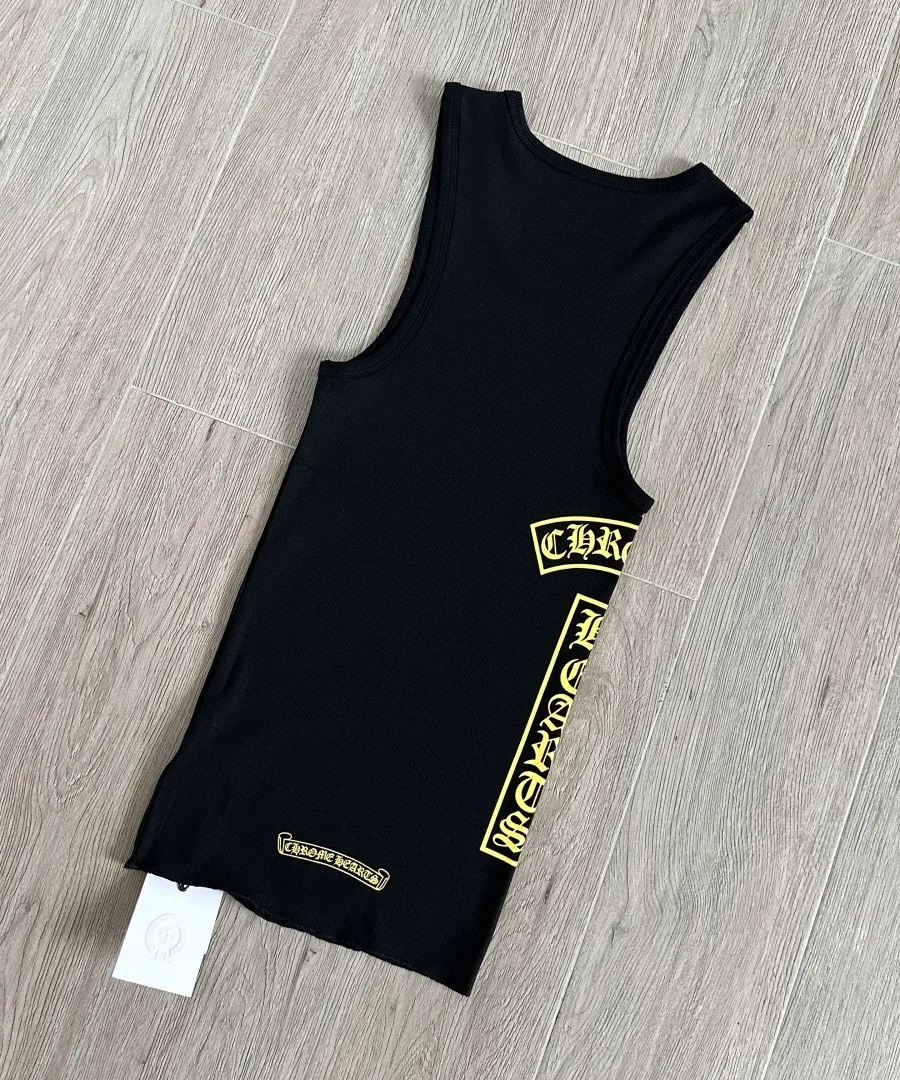 Черная майка Chrome Hearts, вид сзади под углом