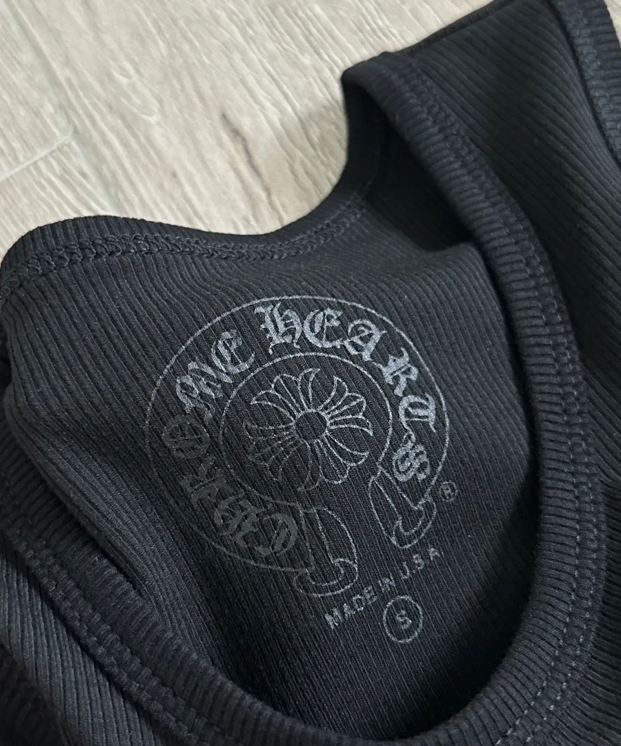 Внутренний принт с логотипом Chrome Hearts на горловине