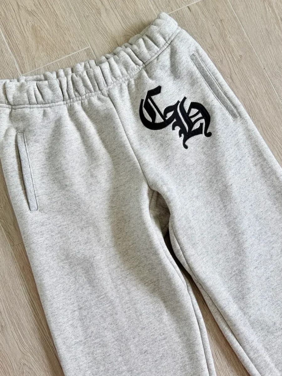 Верхняя часть серых спортивных штанов Chrome Hearts с вышивкой CH