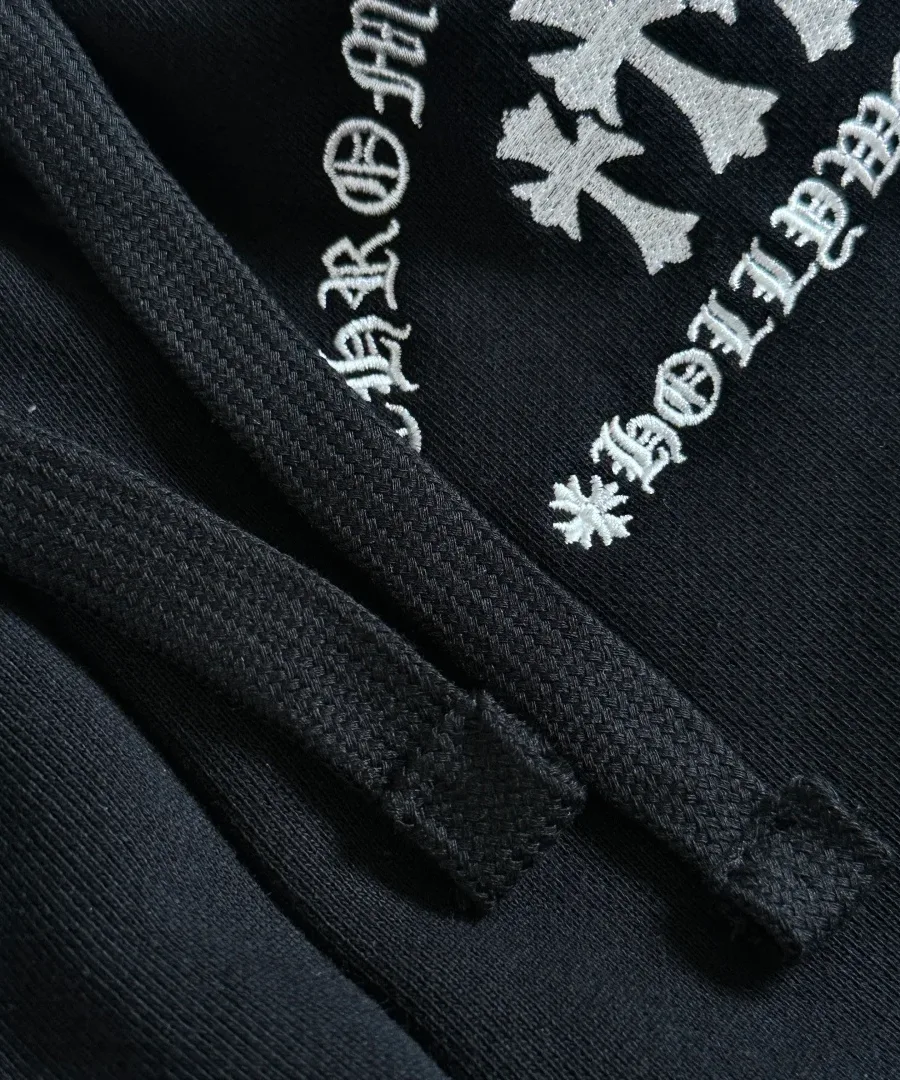 Шнурок на поясе черных спортивных штанов Chrome Hearts