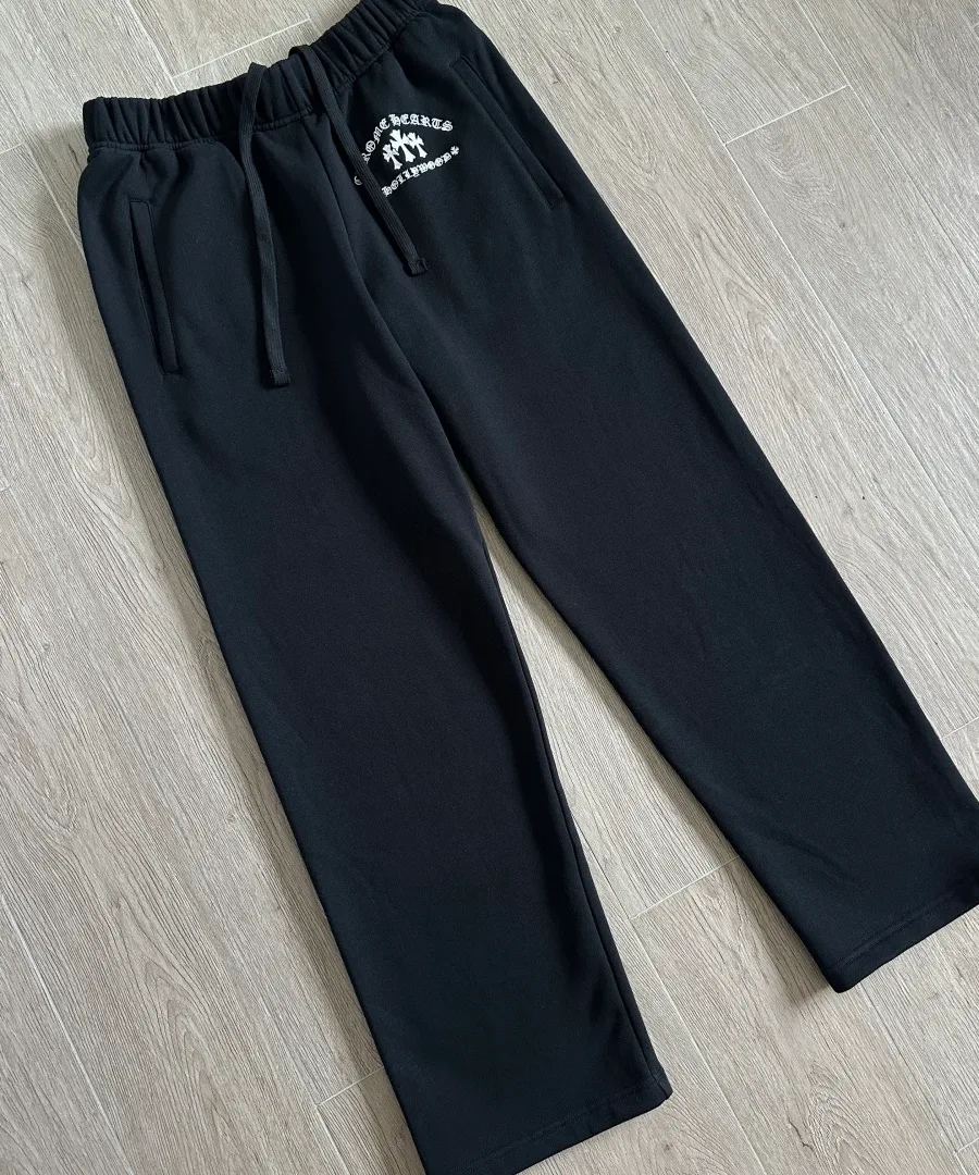 Черные штаны Chrome Hearts, общий вид