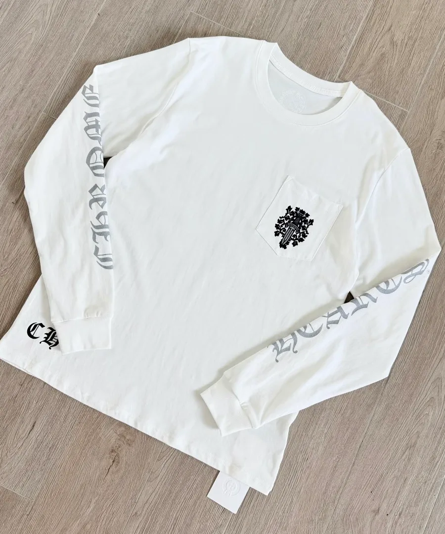 Белый лонгслив Chrome Hearts, вид спереди под углом