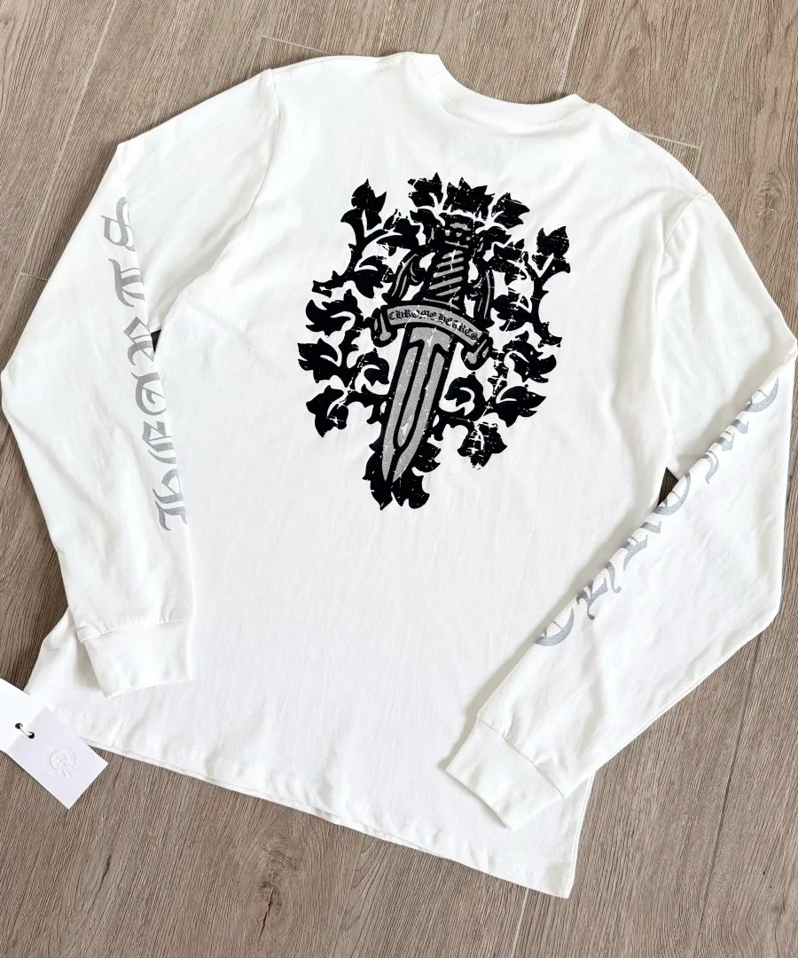 Белый лонгслив Chrome Hearts, вид со спины под углом