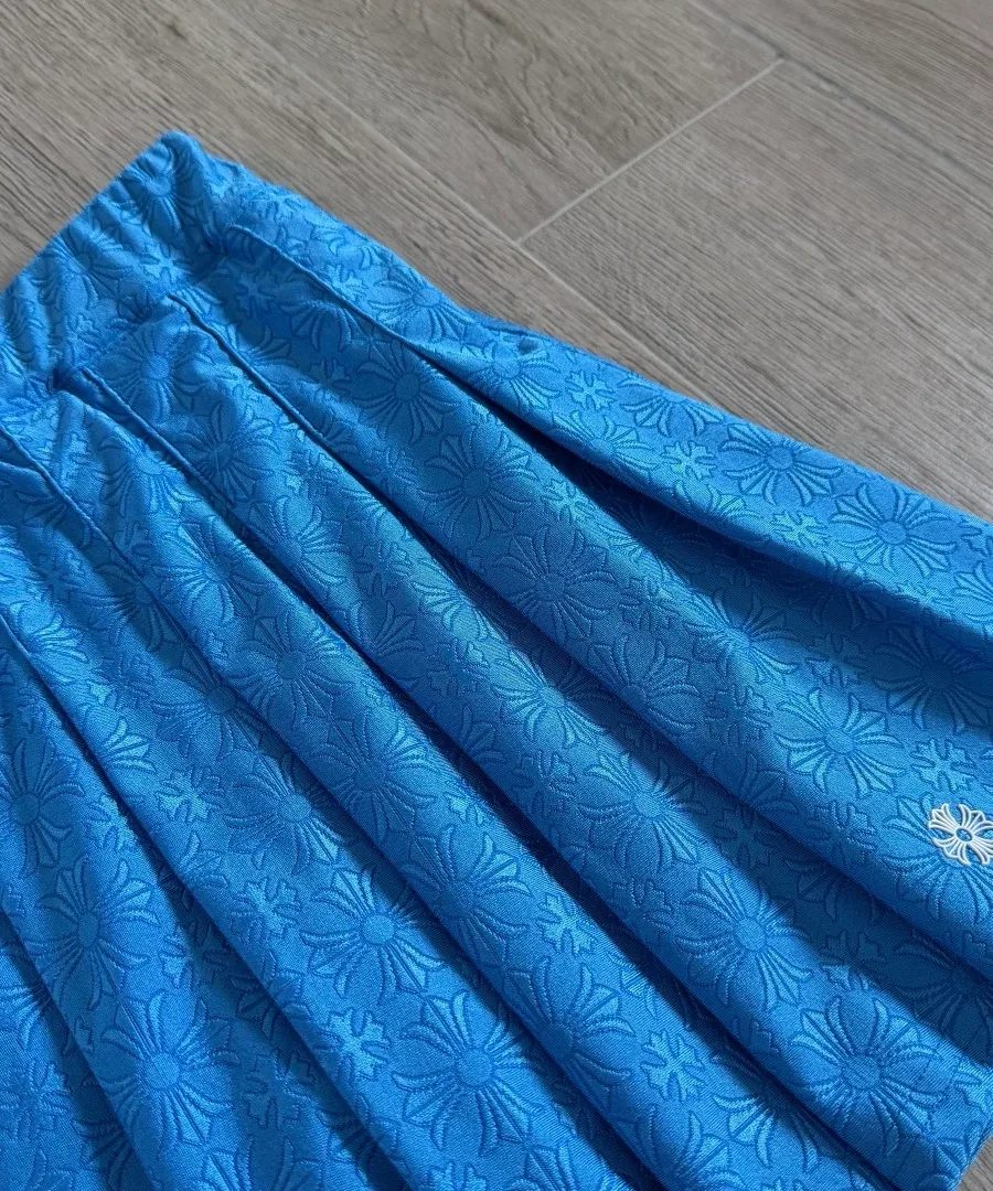 Складки плиссированной юбки Chrome Hearts
