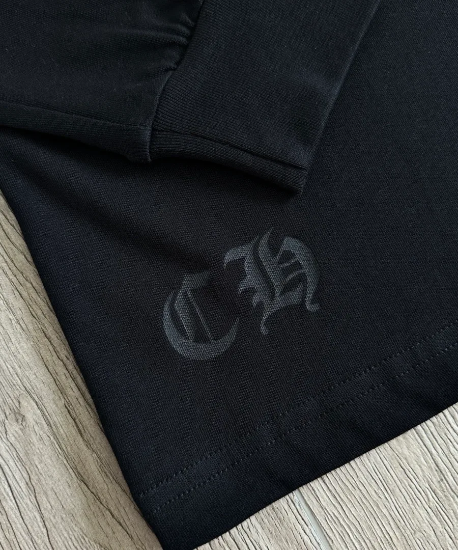 Принт CH на нижней части лонгслива Chrome Hearts