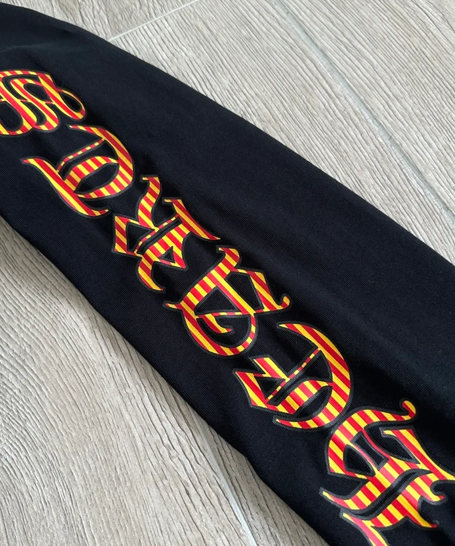 Принт Chrome Hearts на рукаве