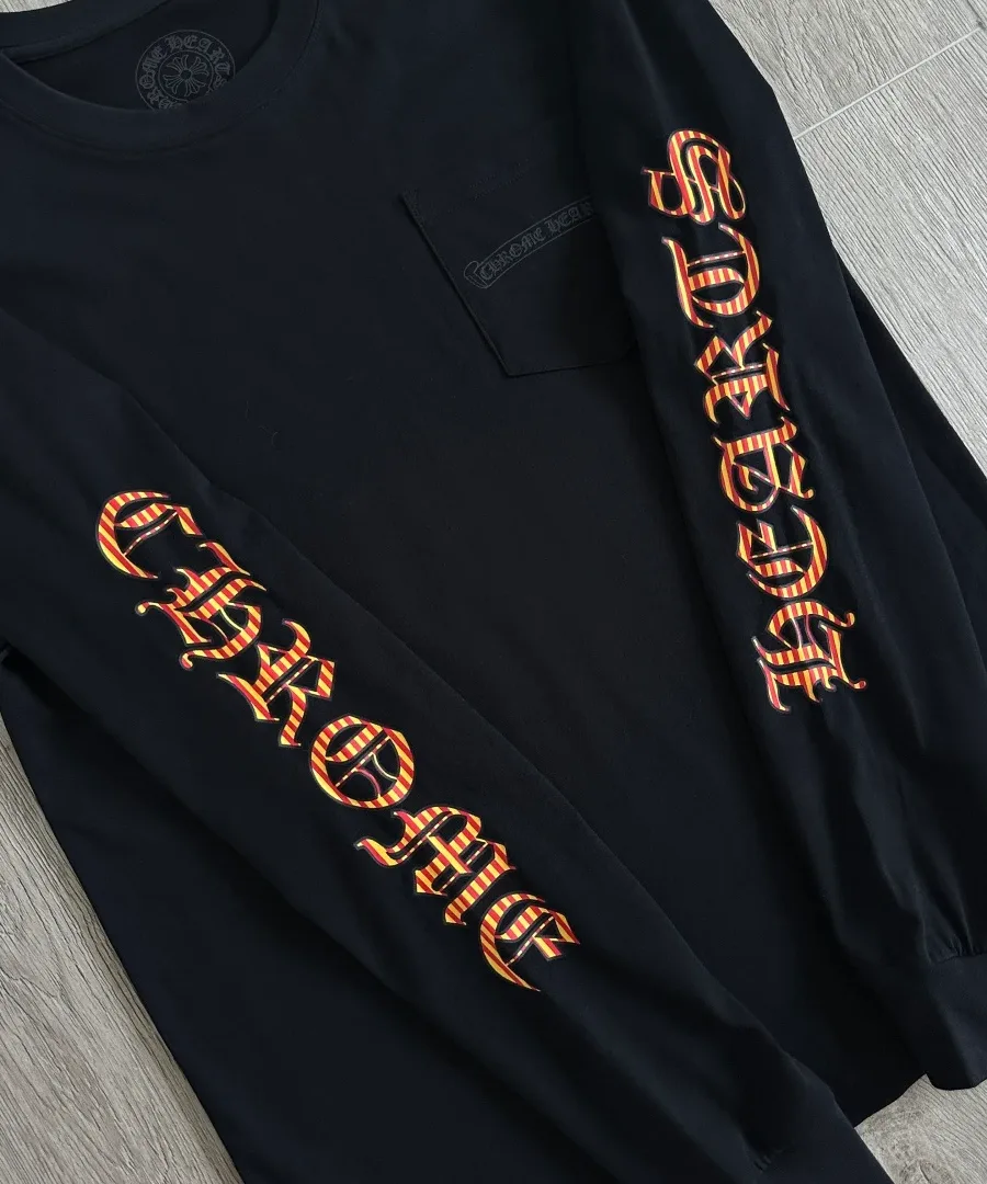 Рукава лонгслива Chrome Hearts с готическим принтом