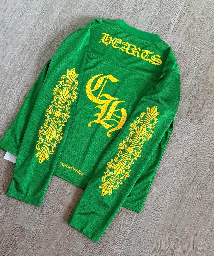 Зеленое сетчатое джерси Chrome Hearts, вид сзади под углом