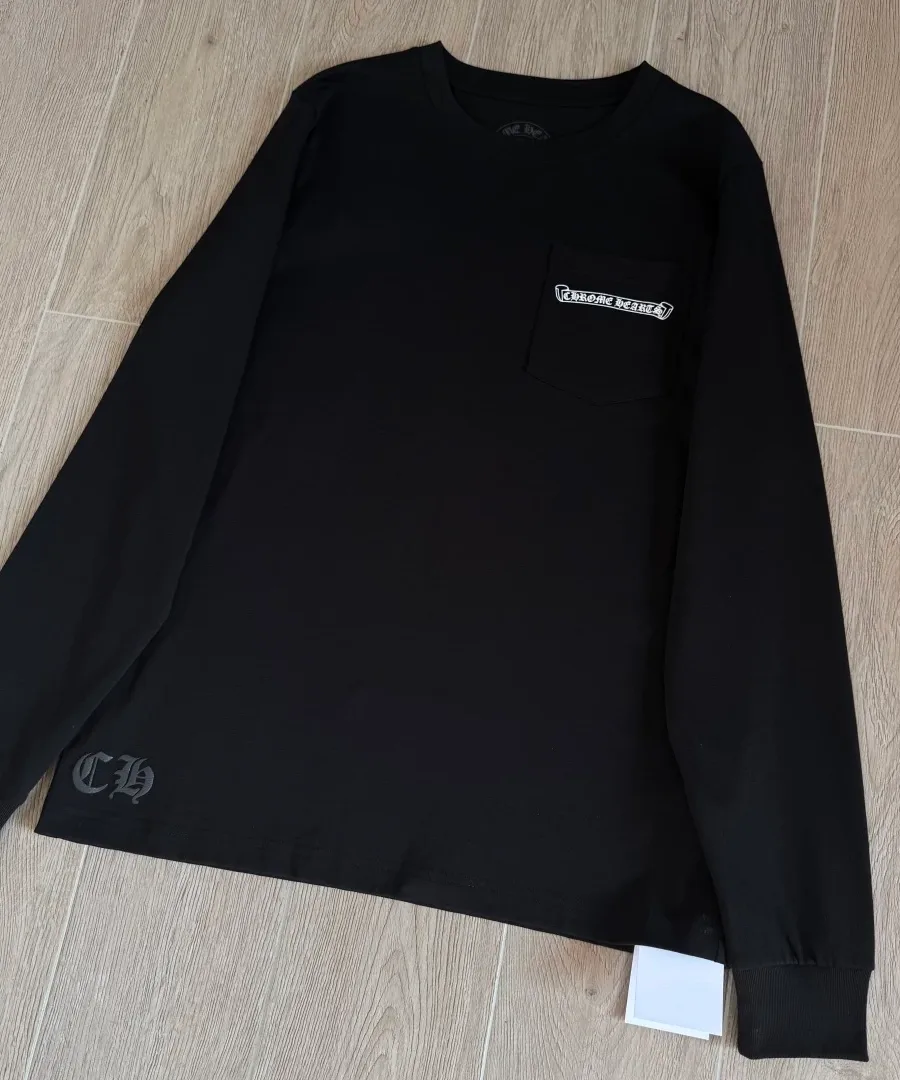 Черный лонгслив Chrome Hearts под углом
